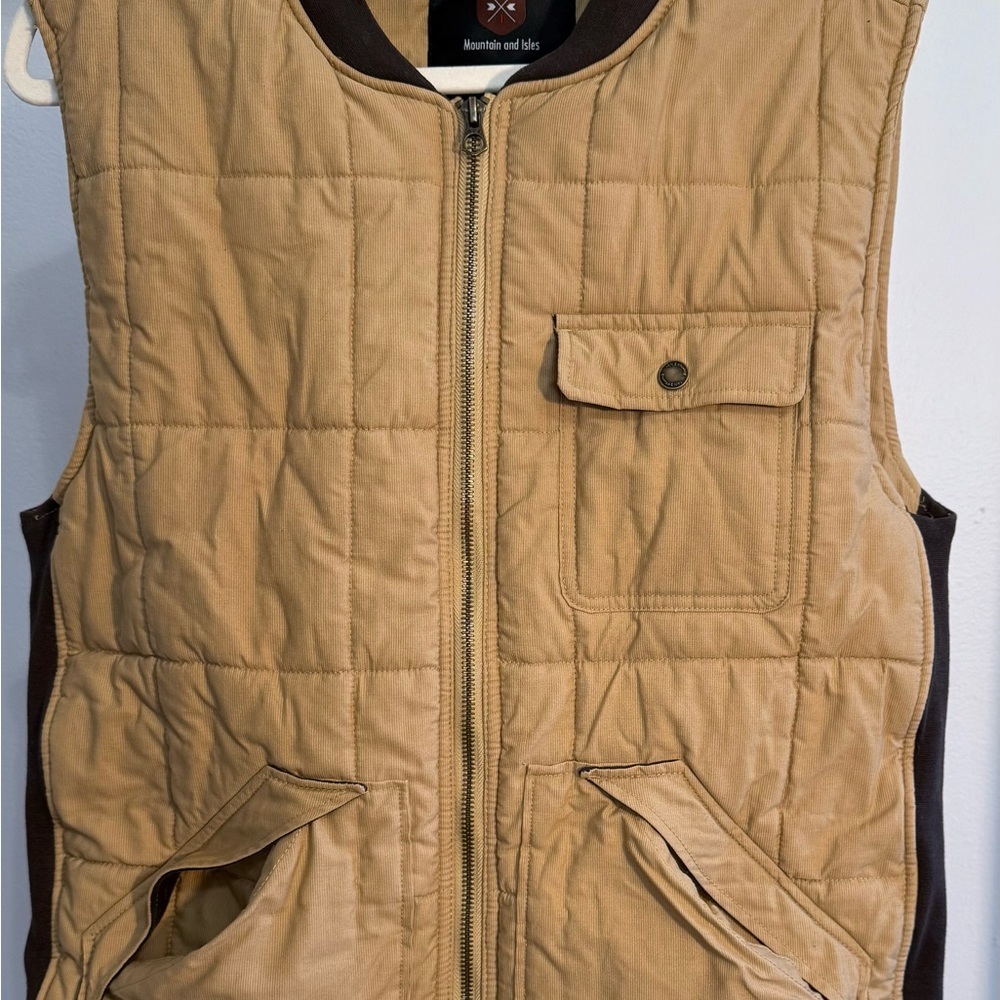 NWOT Men's Tan Quilted Vest by Mountain of Isles
